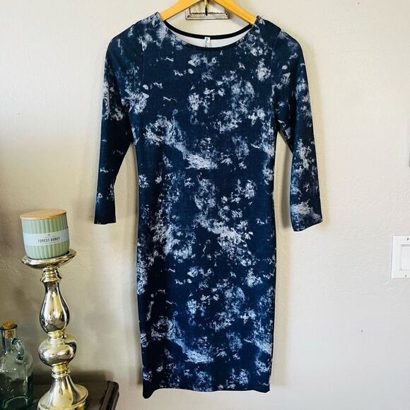 Auditions dresses | NWOT size M blue white tie dye 3/4 sleeve bodycon knee lengt - Picture 1 of 6
